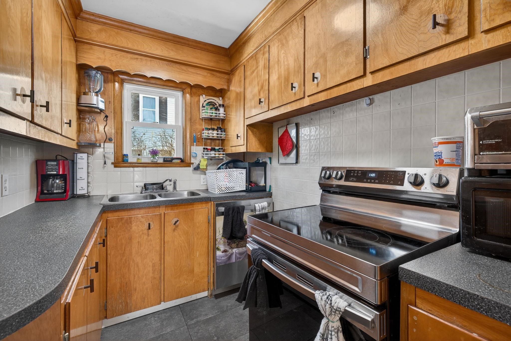 70 Dickey Street Manchester, NH 03102 - Photo 23 of 52