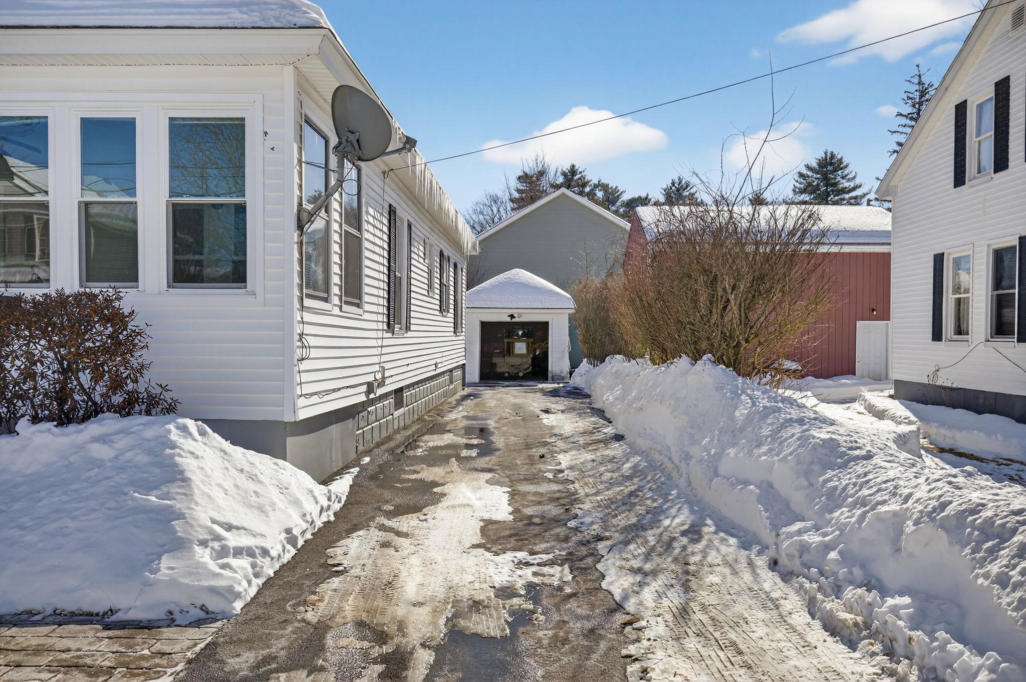 70 Dickey Street Manchester, NH 03102 - Photo 4 of 52