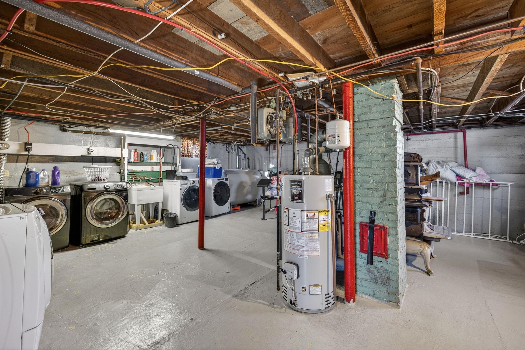 70 Dickey Street Manchester, NH 03102 - Photo 41 of 52