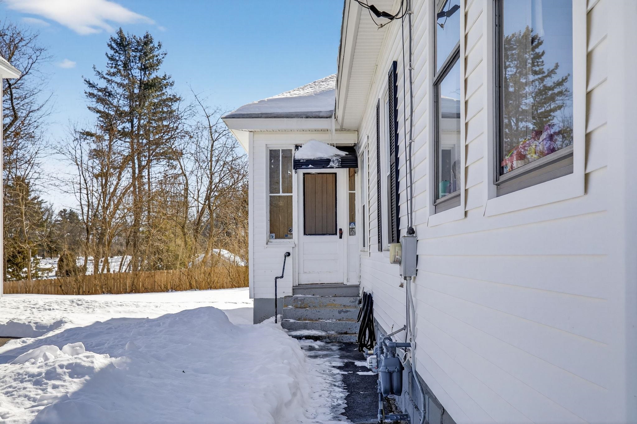 70 Dickey Street Manchester, NH 03102 - Photo 9 of 52