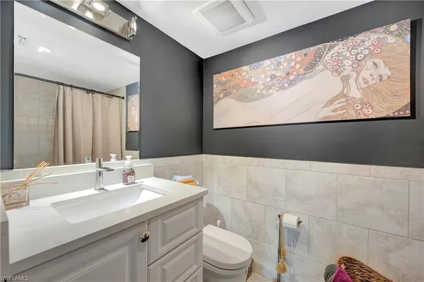$2,550 | 1810 Bald Eagle Drive, Unit A, Naples, FL 34105