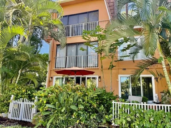 $2,550 | 1810 Bald Eagle Drive, Unit A, Naples, FL 34105