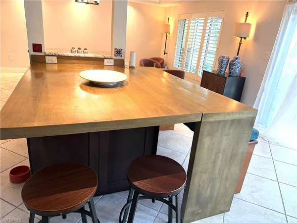 $2,550 | 1810 Bald Eagle Drive, Unit A, Naples, FL 34105