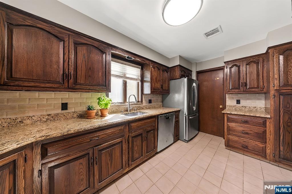 29 Pine Street Lodi, NJ 07644 - Photo 11 of 50