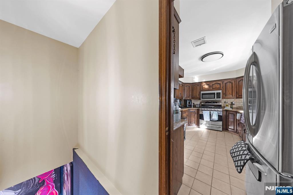 29 Pine Street Lodi, NJ 07644 - Photo 21 of 50