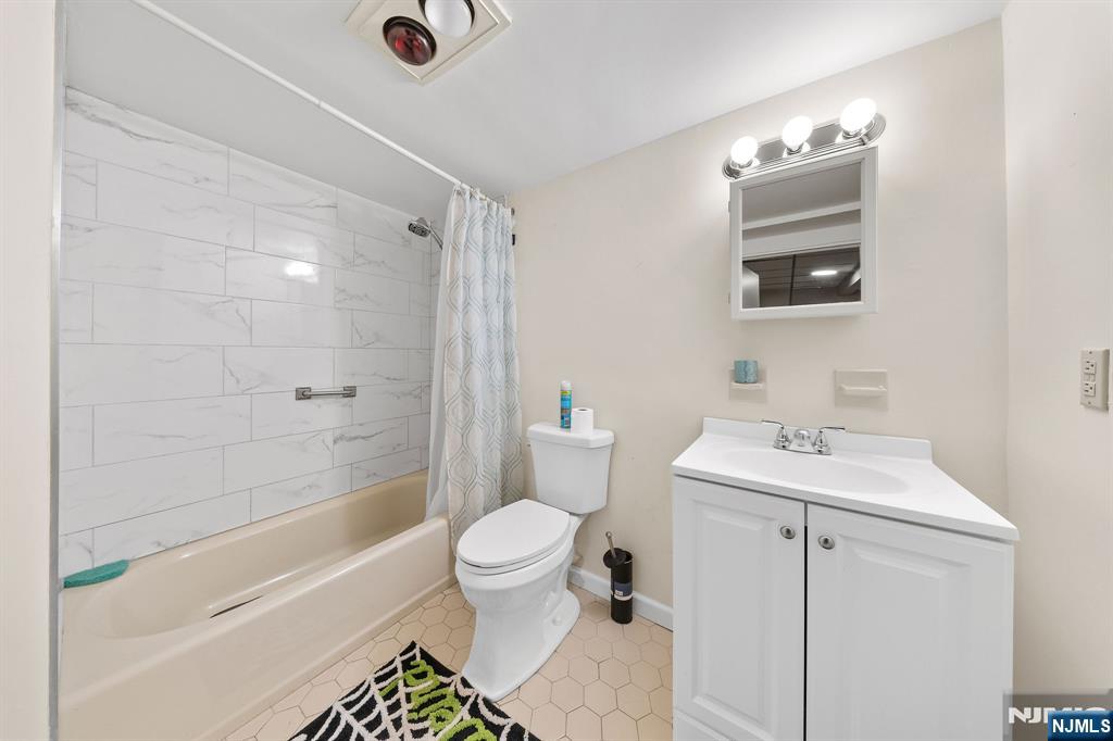 29 Pine Street Lodi, NJ 07644 - Photo 34 of 50