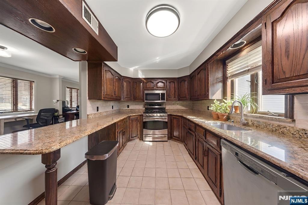 29 Pine Street Lodi, NJ 07644 - Photo 10 of 50