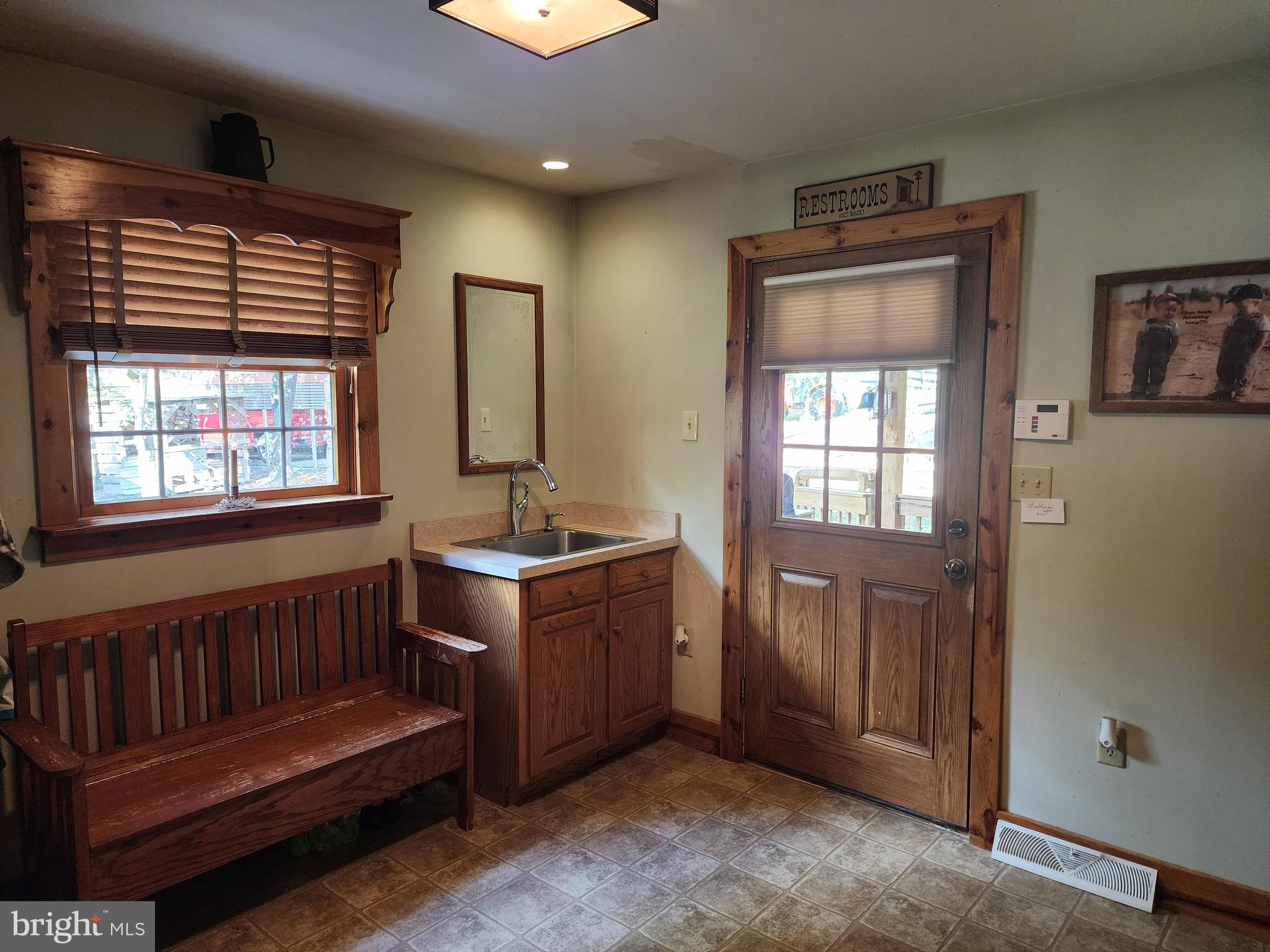 14847 White Oak Ridge Hancock, MD 21750 - Photo 35 of 101 a bathroom with a sink a mirror and a bathtub