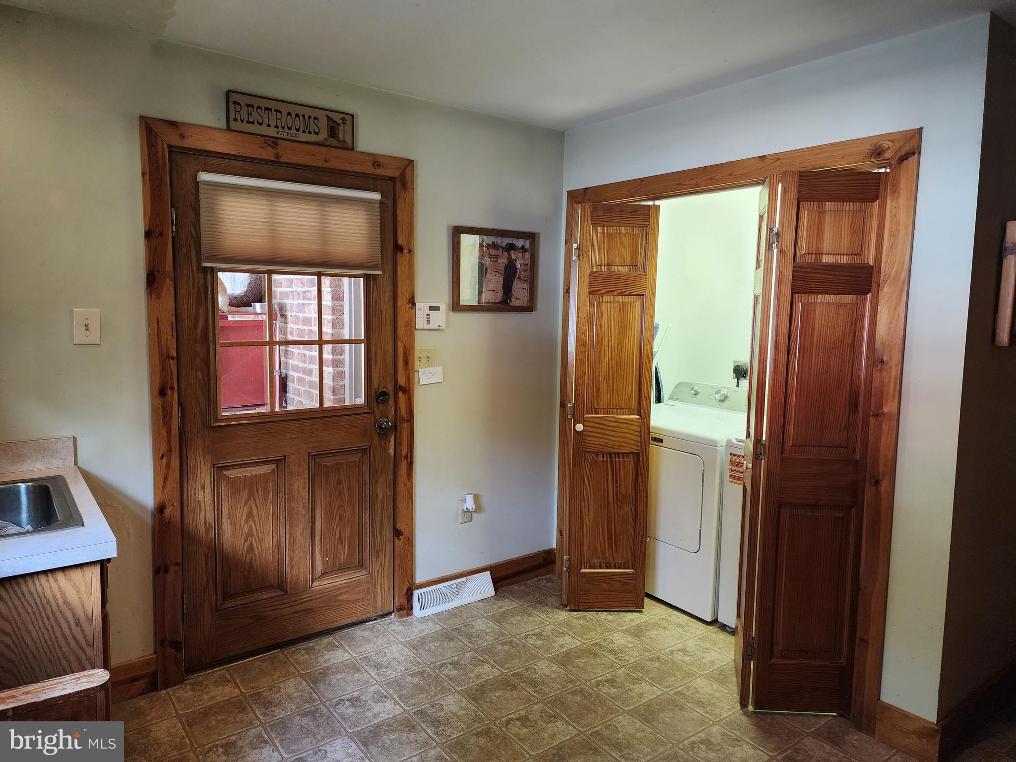 14847 White Oak Ridge Hancock, MD 21750 - Photo 36 of 101 1st Floor Laundry Mudd Room