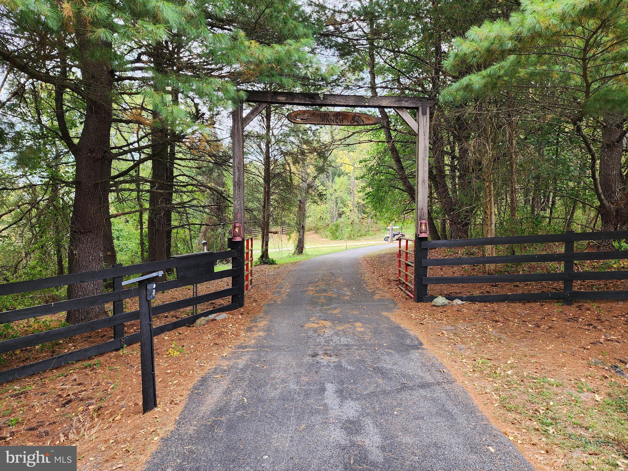 14847 White Oak Ridge Hancock, MD 21750 - Photo 47 of 101 Archway - Open Power Gate With Remote Or Key Pad