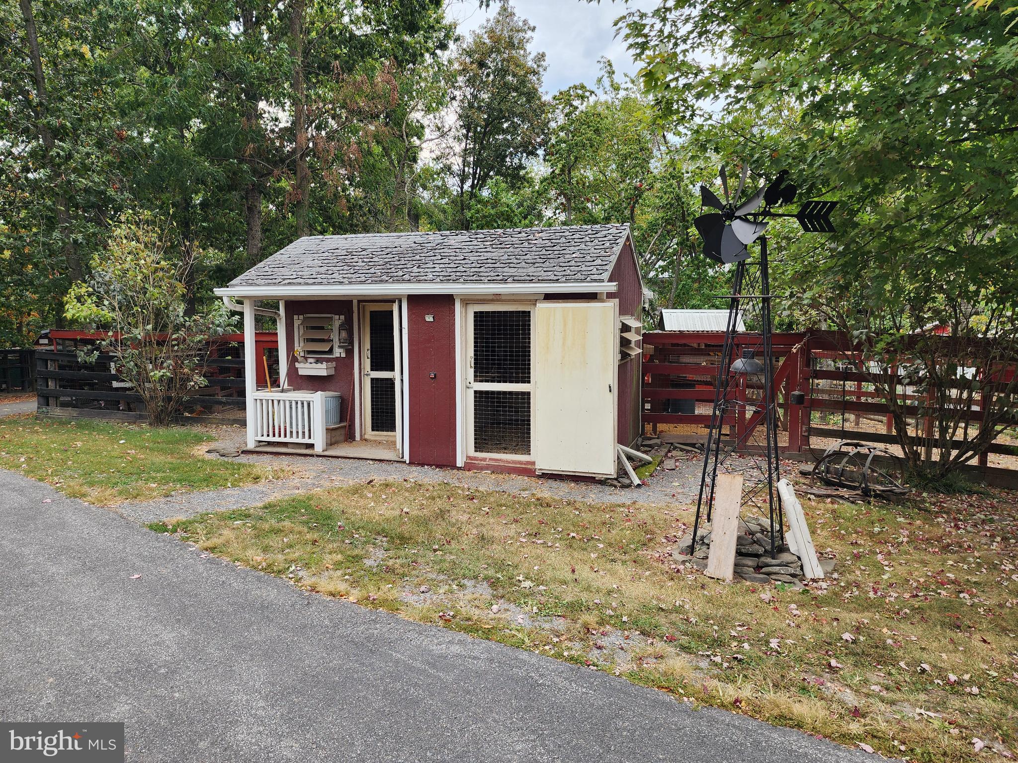14847 White Oak Ridge Hancock, MD 21750 - Photo 75 of 101 Chicken Coop... It Can Stay Or Owner Will Remove