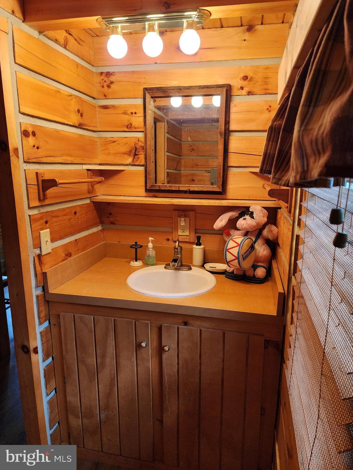 14847 White Oak Ridge Hancock, MD 21750 - Photo 94 of 101 Charming Half Bath