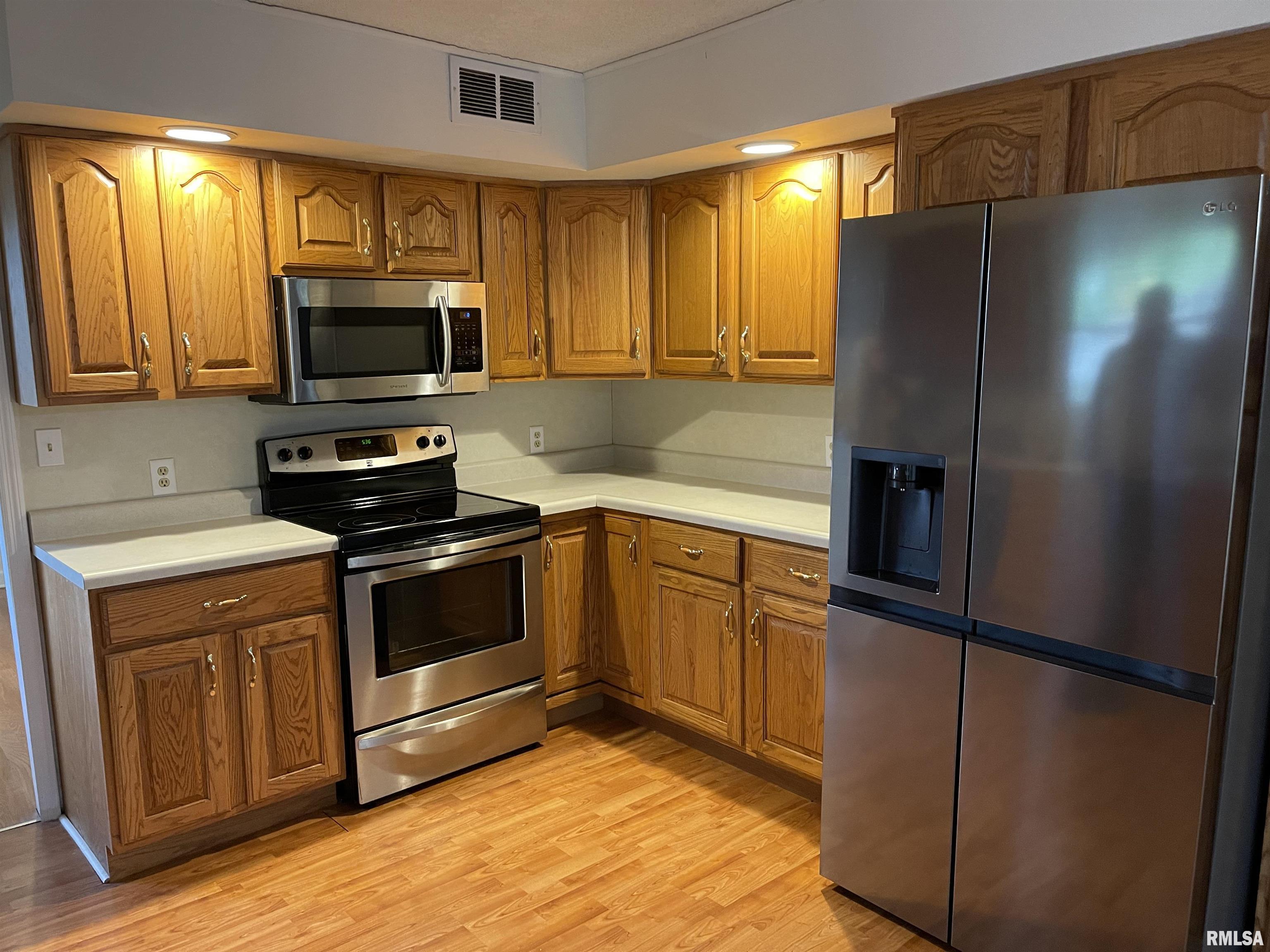 3207 West Lakeview Road Marion, IL 62959 - Photo 13 of 35 Gallery Image 13