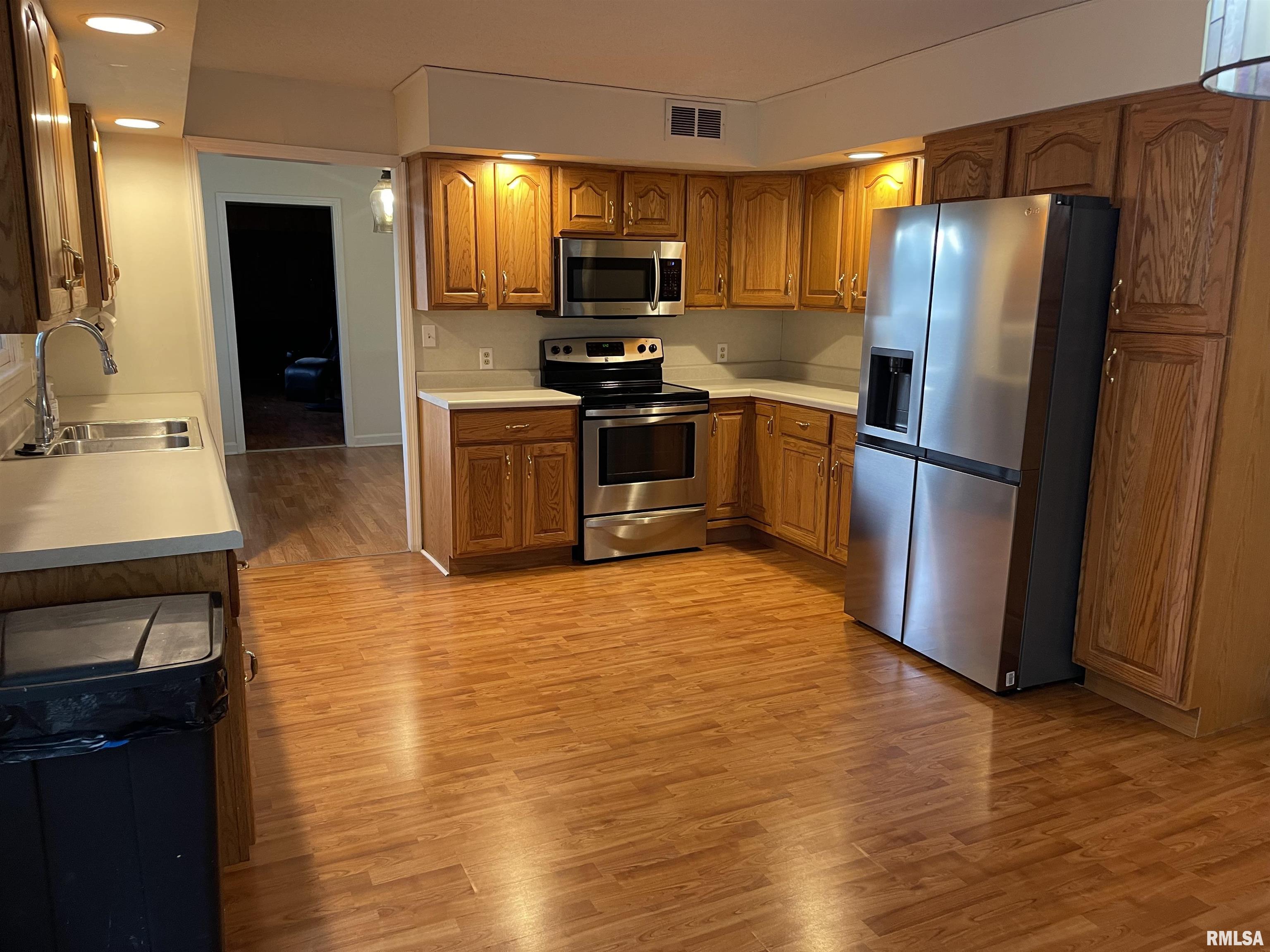 3207 West Lakeview Road Marion, IL 62959 - Photo 15 of 35 Gallery Image 15