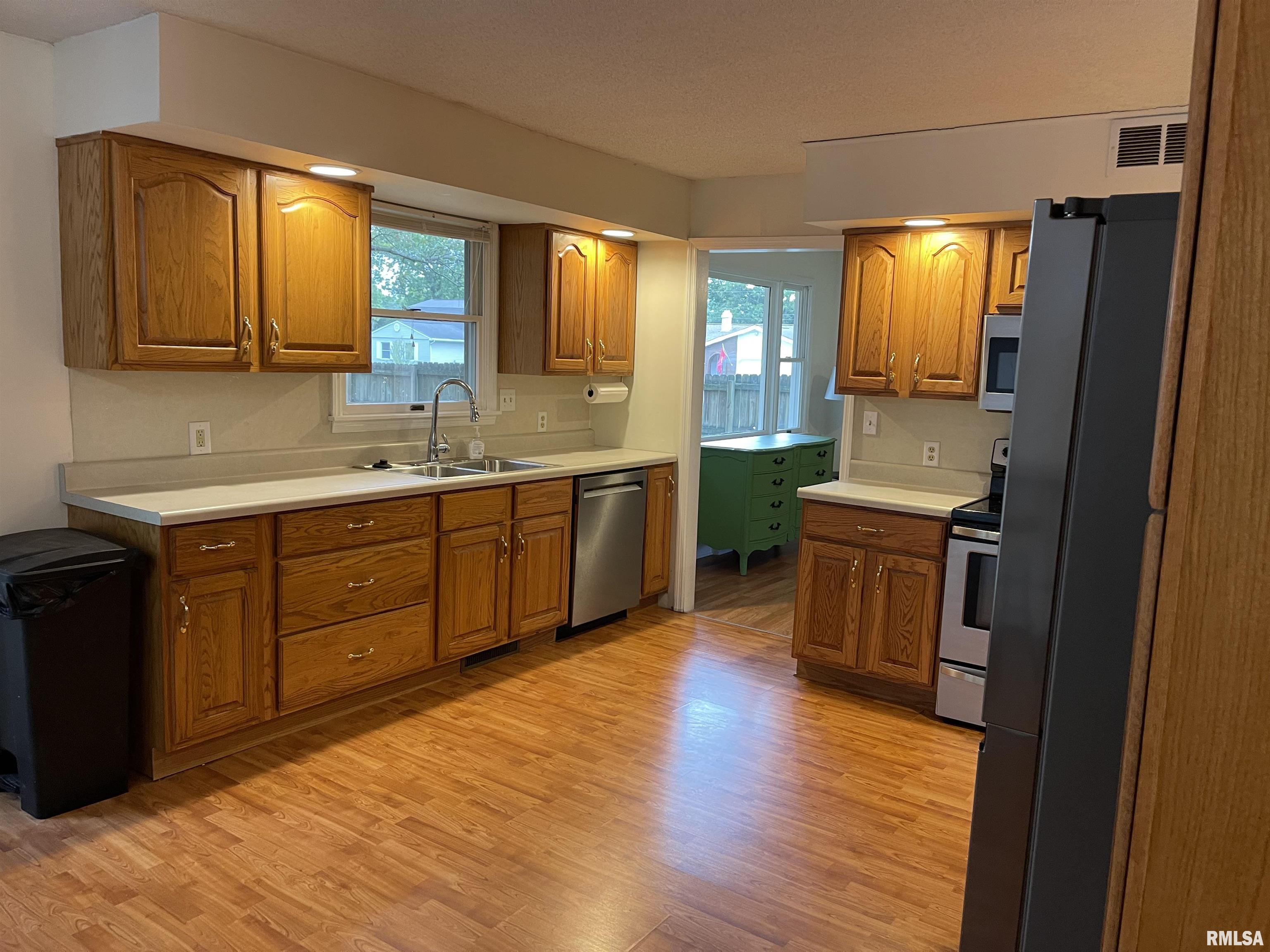3207 West Lakeview Road Marion, IL 62959 - Photo 16 of 35 Gallery Image 16