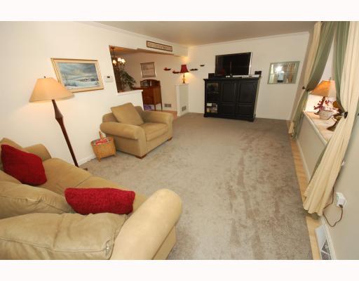 1238 Silver Lane McKees Rocks, PA 15136 - Photo 3 of 17 Living Room.