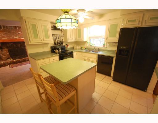 1238 Silver Lane McKees Rocks, PA 15136 - Photo 5 of 17 Kitchen.