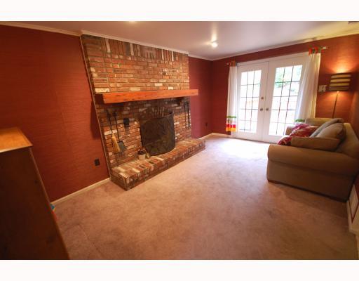 1238 Silver Lane McKees Rocks, PA 15136 - Photo 7 of 17 Den/Family/Great Room.