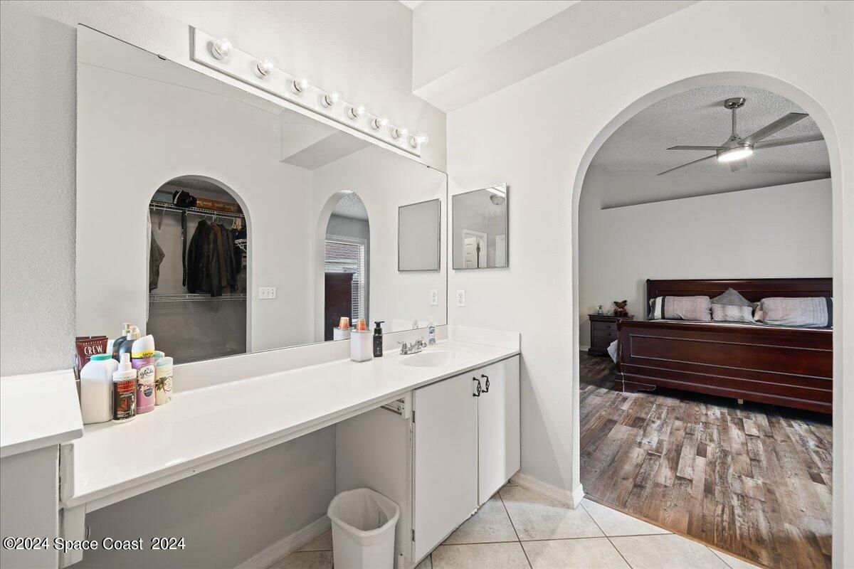 3905 Grand Meadows Boulevard Melbourne, FL 32934 - Photo 14 of 32 a en suite bathroom with a sink and a mirror