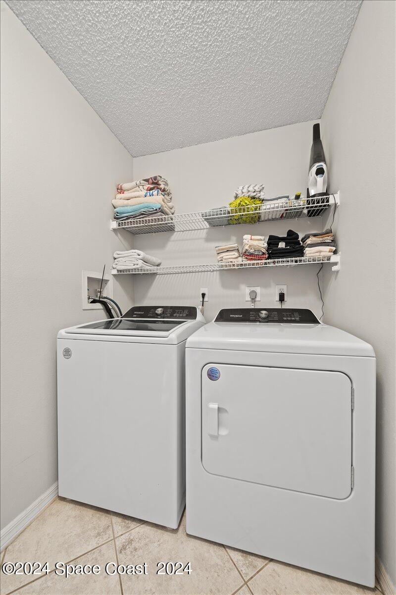 3905 Grand Meadows Boulevard Melbourne, FL 32934 - Photo 20 of 32 a utility room with dryer and washer