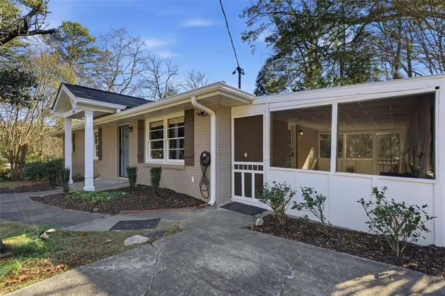 a picture of a black and white photo