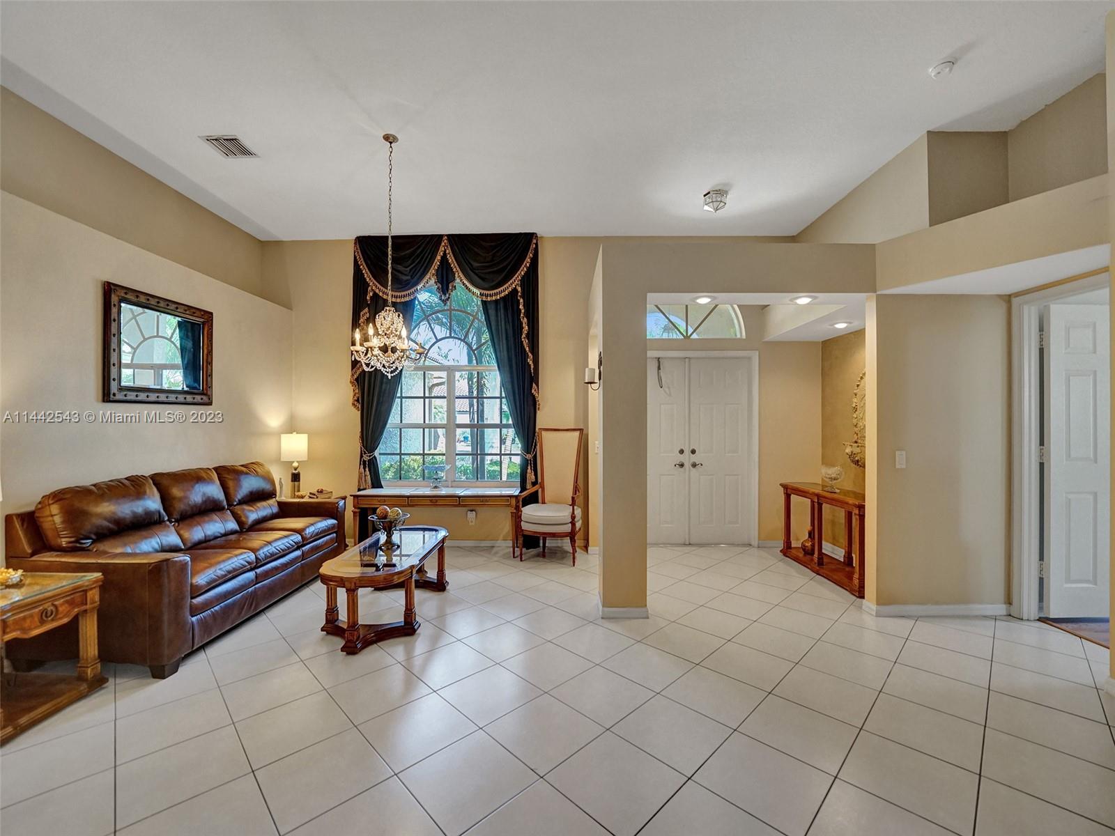 3273 Ridge Trace Davie, FL 33328 - Photo 11 of 74