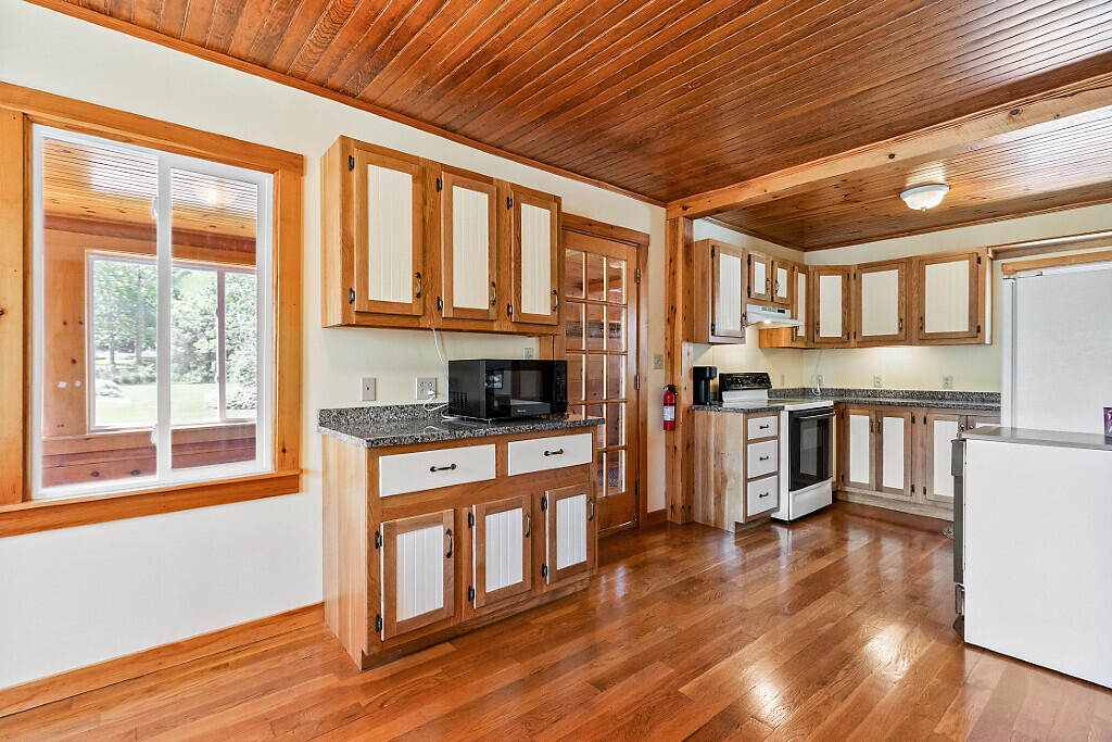 402 Waldoboro Road Friendship, ME 04547 - Photo 13 of 43 24_BP5A7821_DxO_mls