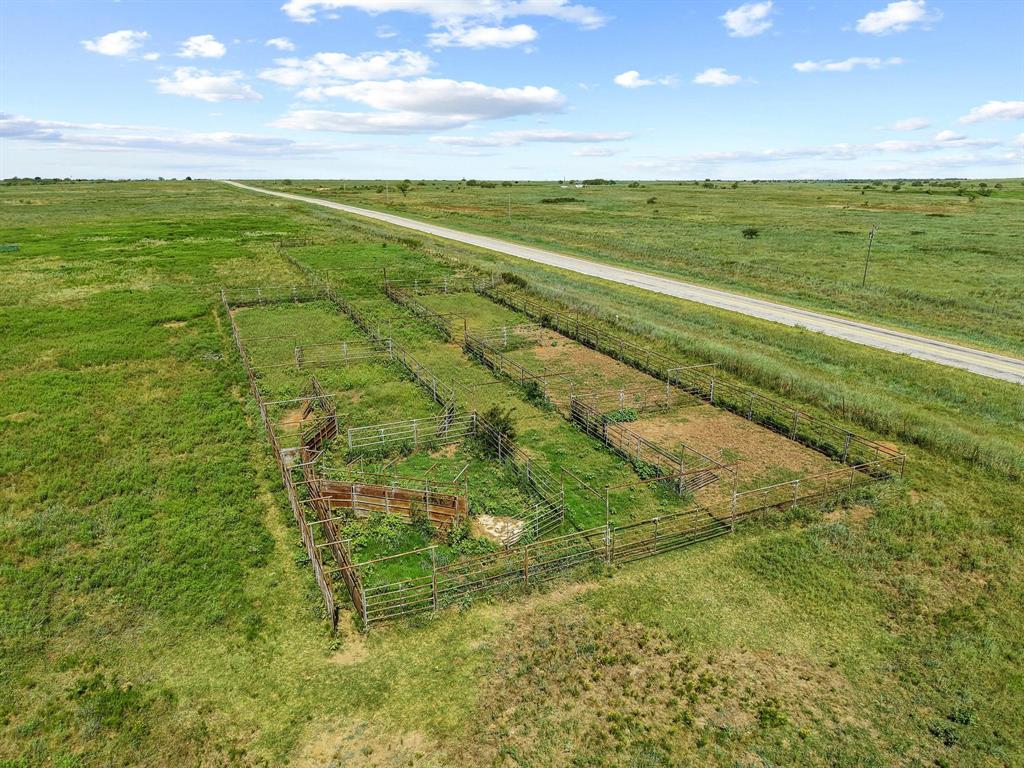 32 State Highway 32 Ryan, OK 73565 - Photo 7 of 40 a view of an ocean from a yard