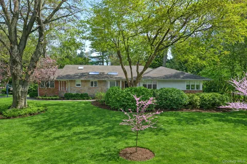 $2,199,000 | 5 S Branch, Roslyn, NY 11576