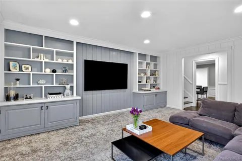 $2,199,000 | 5 S Branch, Roslyn, NY 11576