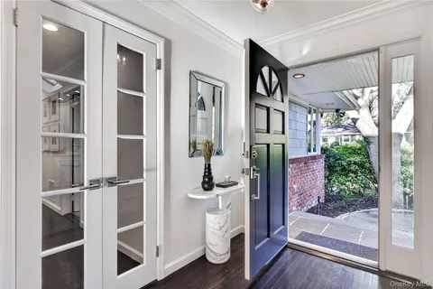 $2,199,000 | 5 S Branch, Roslyn, NY 11576