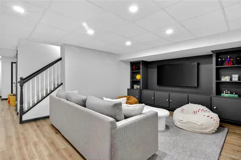 $2,199,000 | 5 S Branch, Roslyn, NY 11576