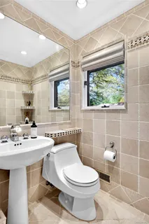 $2,199,000 | 5 S Branch, Roslyn, NY 11576