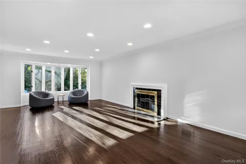 $2,199,000 | 5 S Branch, Roslyn, NY 11576