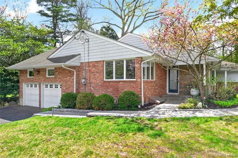 $2,199,000 | 5 S Branch, Roslyn, NY 11576