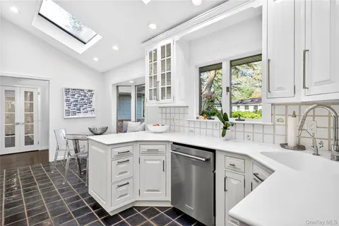 $2,199,000 | 5 S Branch, Roslyn, NY 11576