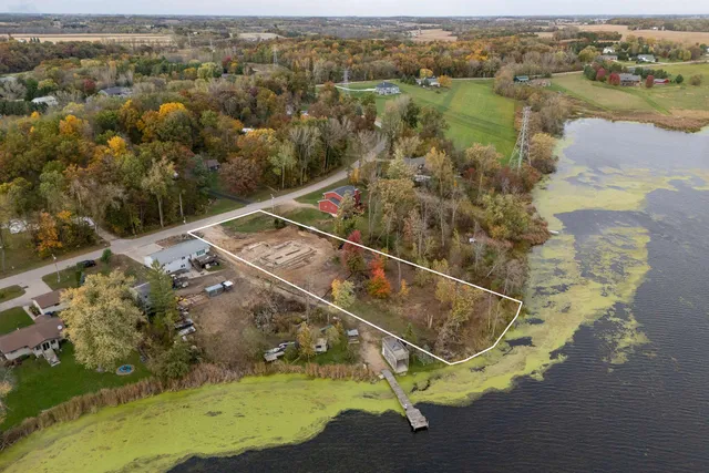 $599,900 | W647 Oak Shore Drive, Fall River, WI 53932