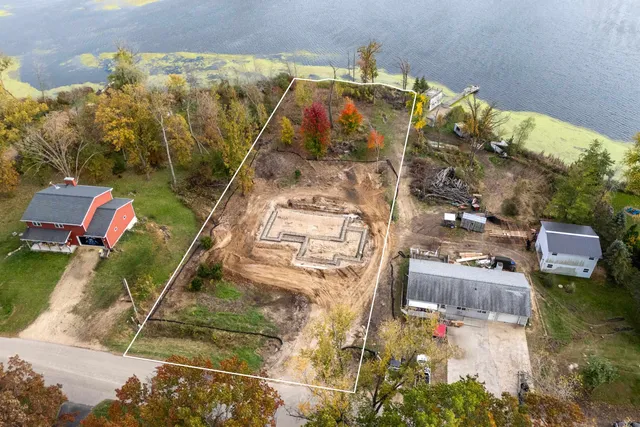 $599,900 | W647 Oak Shore, Fall River, WI 53932