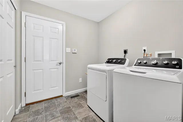 $425,000 | 232 Cordovan Commons Parkway, Chesterfield, MO 63017