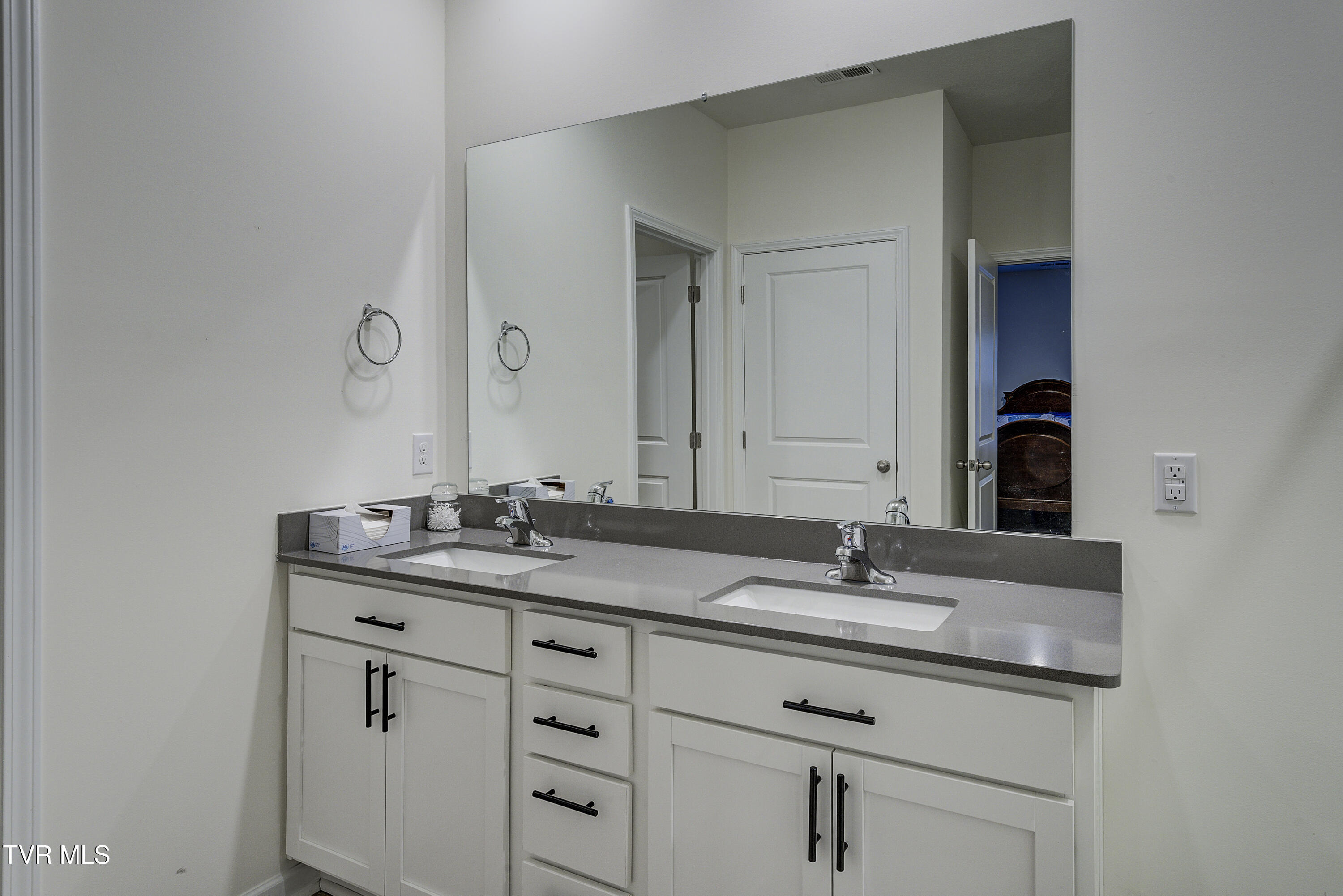 2472 Bridgeforth Crossing Kingsport, TN 37664 - Photo 27 of 69 Bridgeforth-24