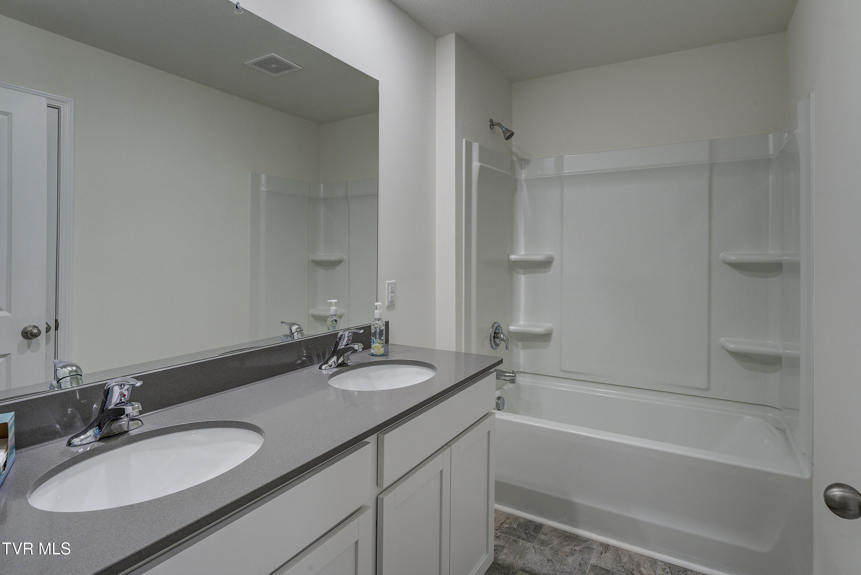 2472 Bridgeforth Crossing Kingsport, TN 37664 - Photo 46 of 69 Bridgeforth-43