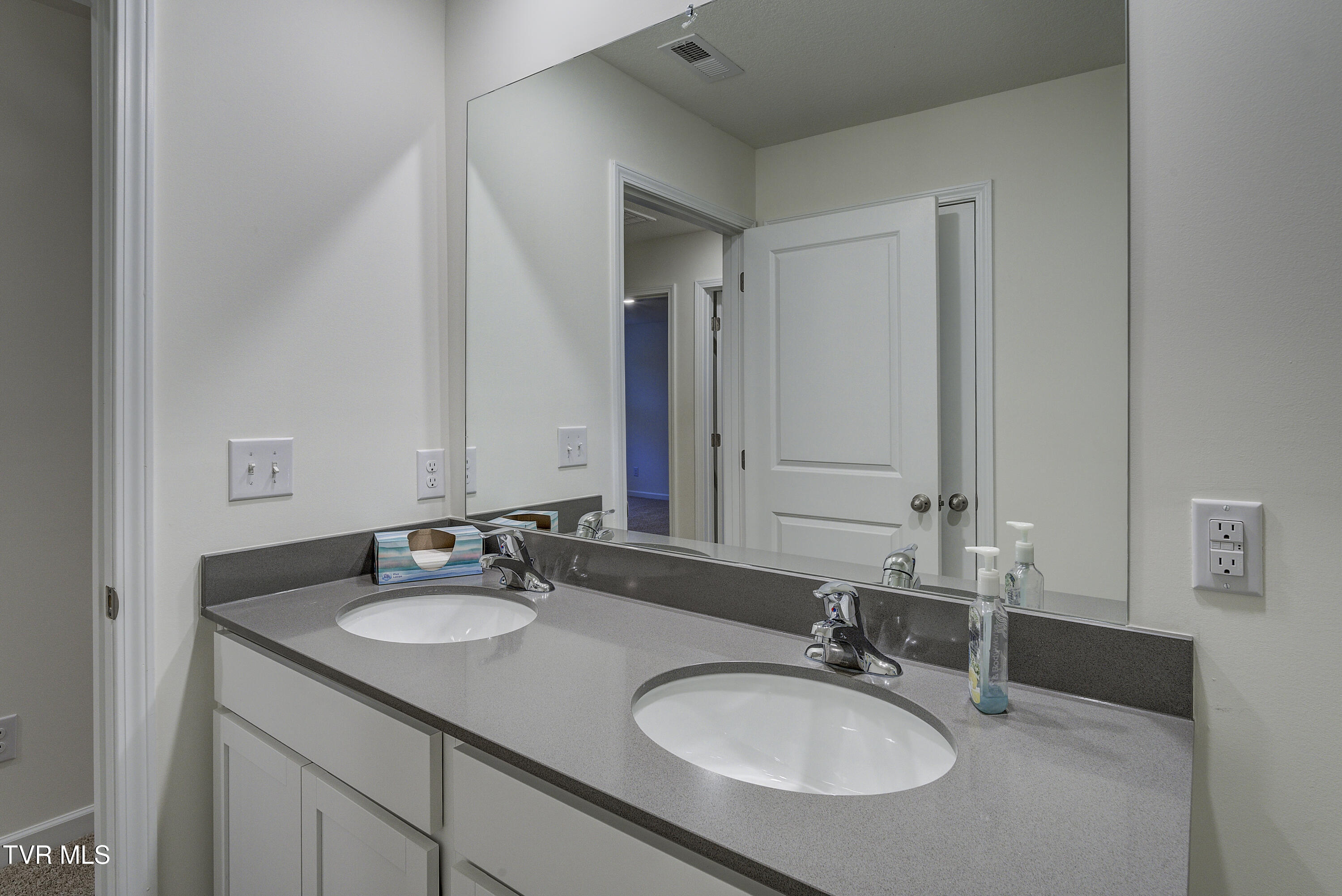 2472 Bridgeforth Crossing Kingsport, TN 37664 - Photo 47 of 69 Bridgeforth-44