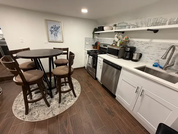 $3,500 | 1805 West Cuyler Avenue, Unit G, Chicago, IL 60613