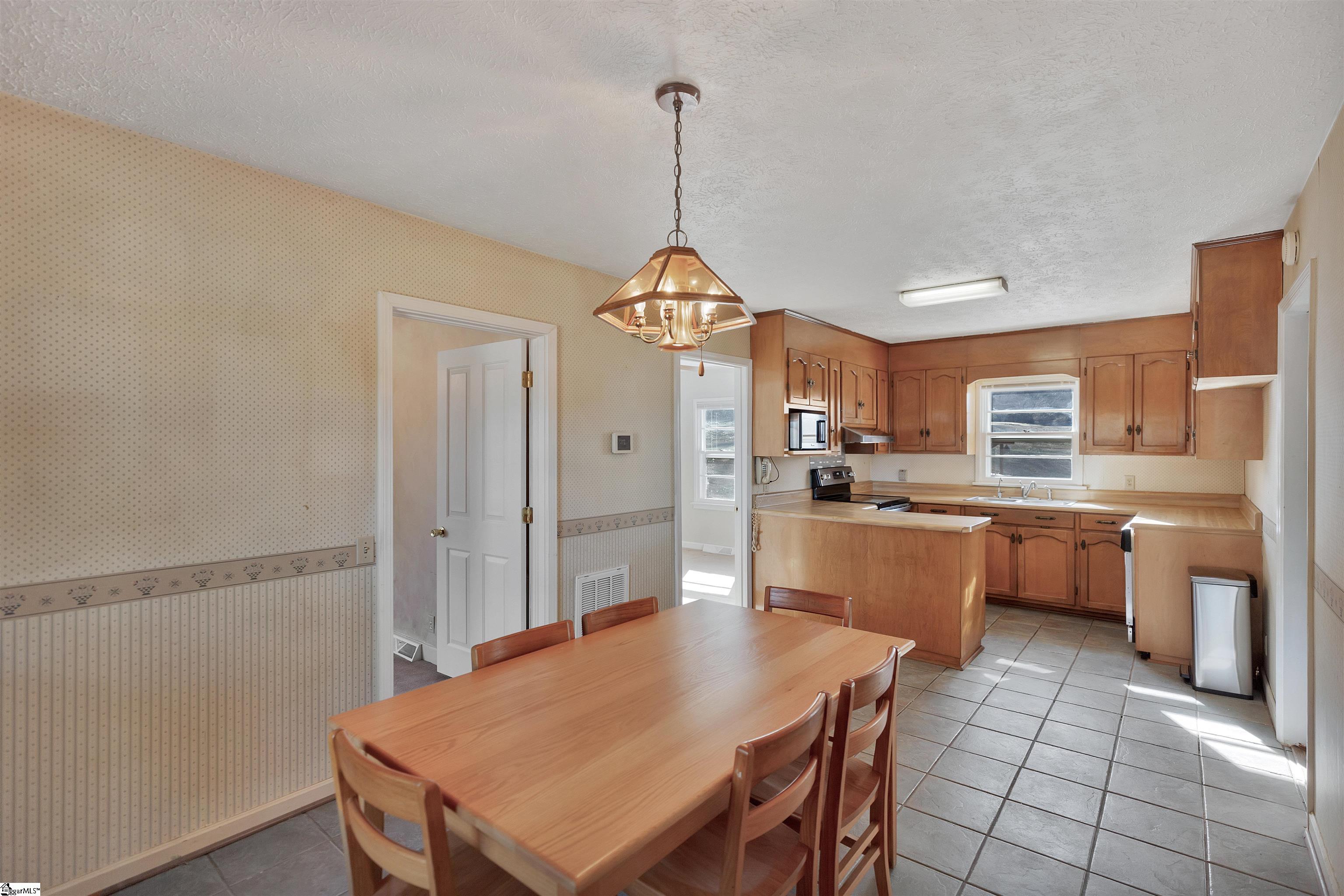 225 Cross Hill Road Easley, SC 29640 - Photo 13 of 33