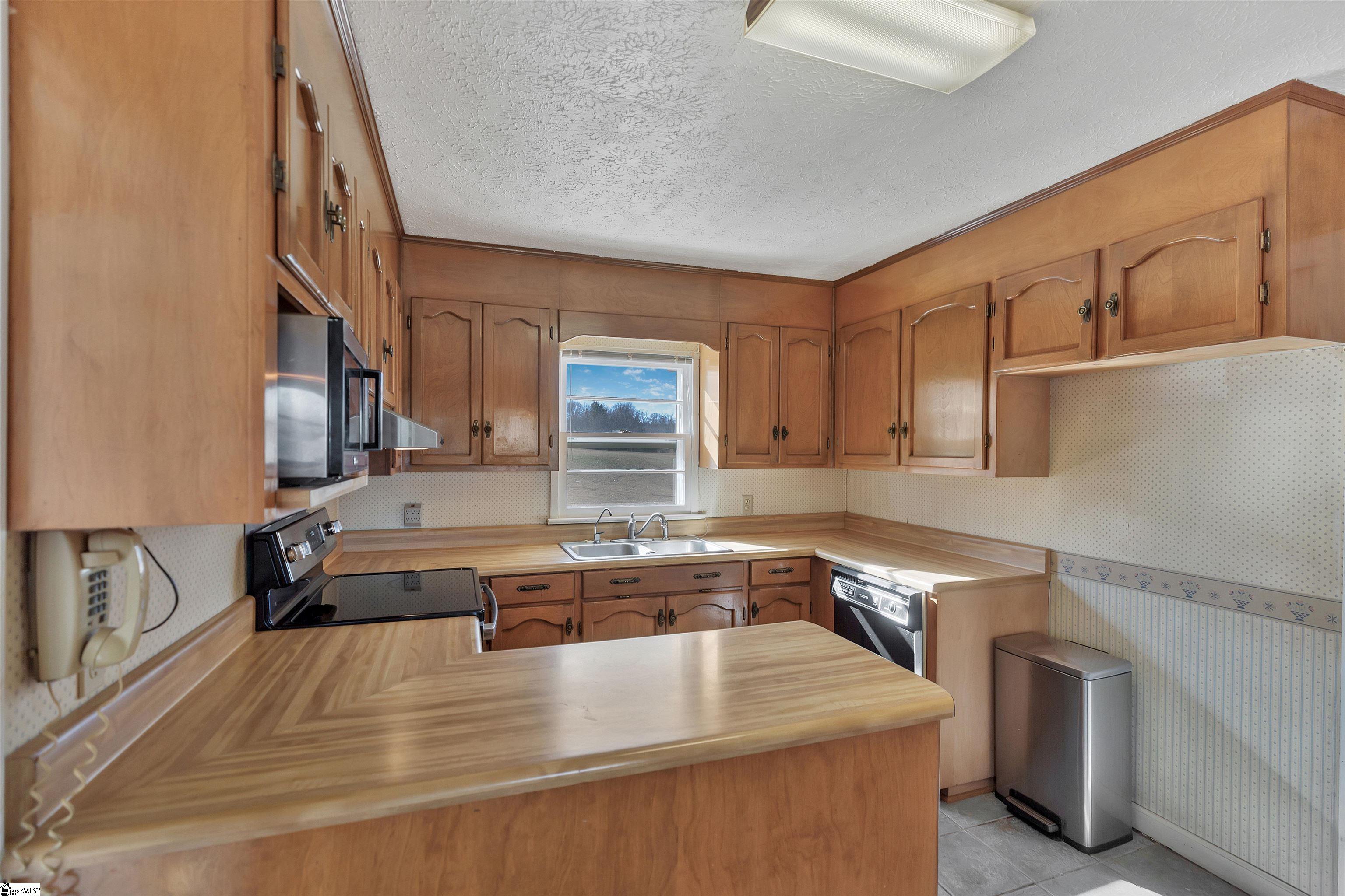 225 Cross Hill Road Easley, SC 29640 - Photo 15 of 33