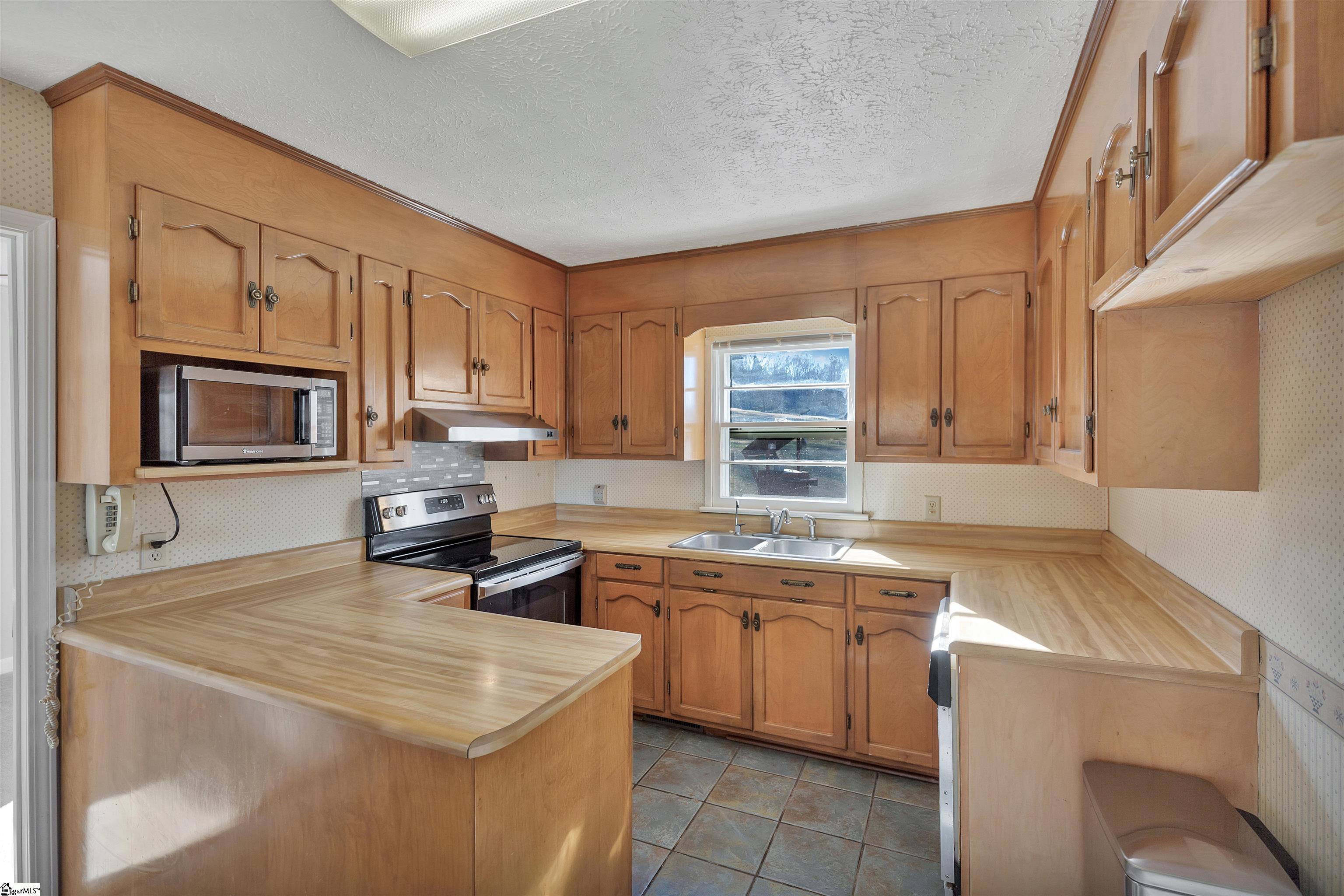 225 Cross Hill Road Easley, SC 29640 - Photo 16 of 33
