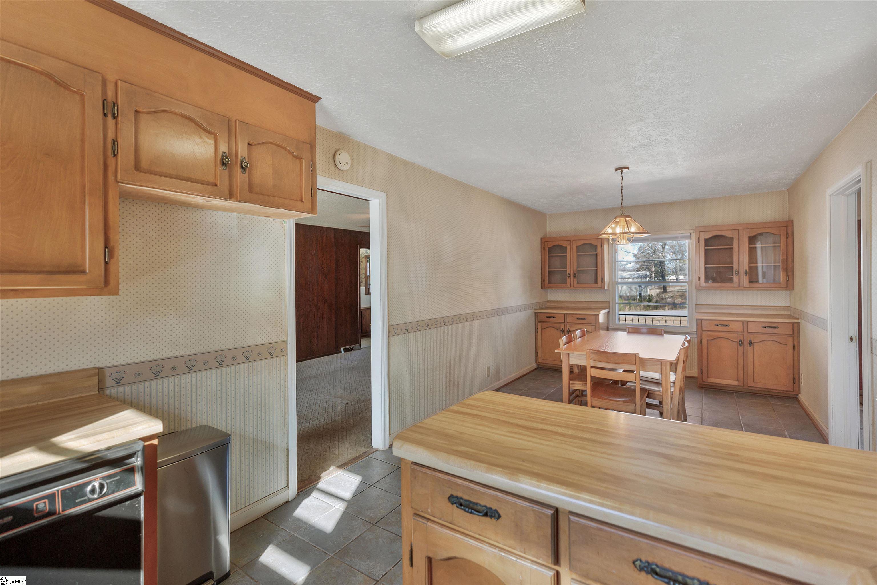 225 Cross Hill Road Easley, SC 29640 - Photo 17 of 33