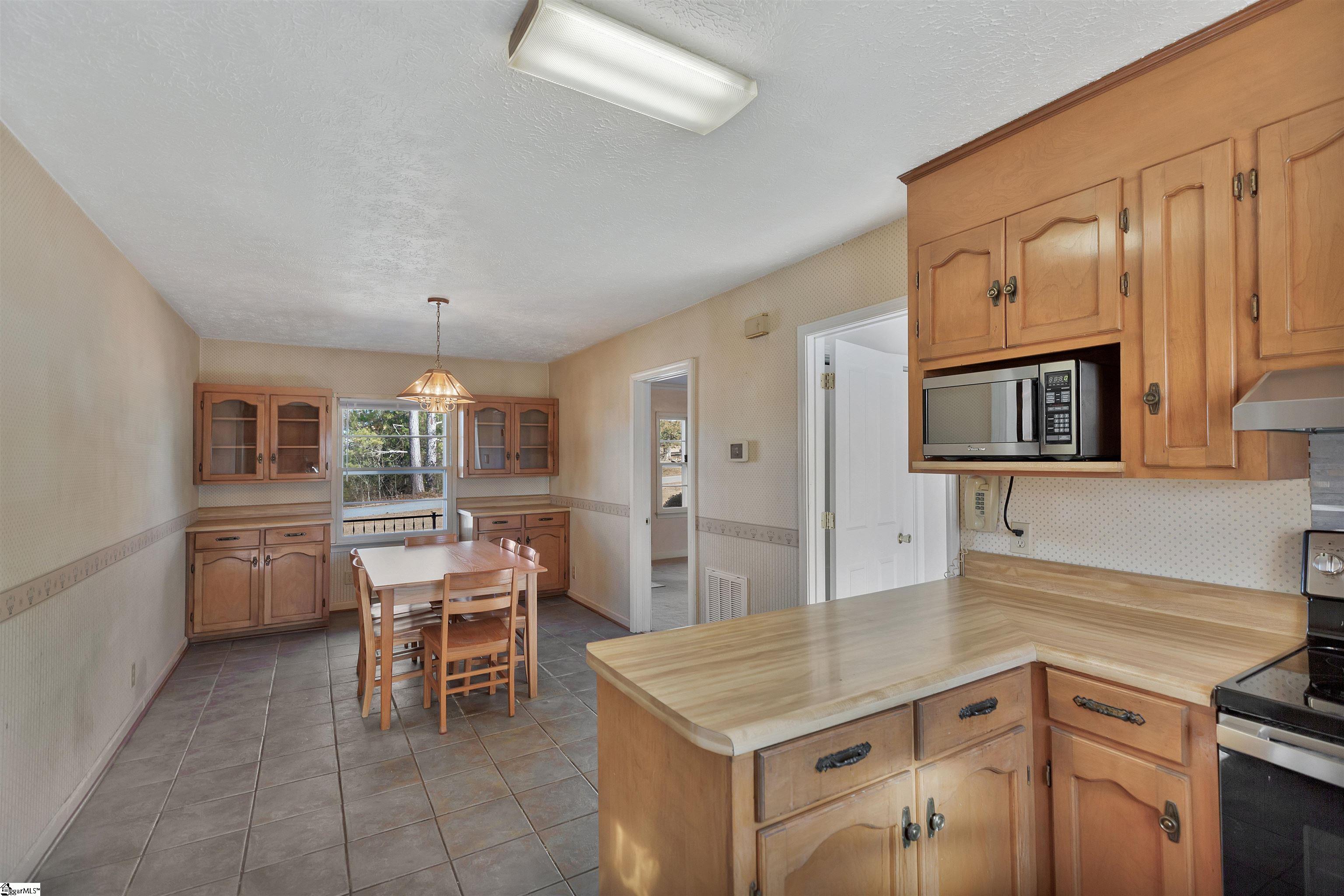 225 Cross Hill Road Easley, SC 29640 - Photo 18 of 33