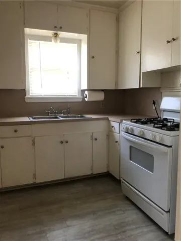 $900 | 2901 South Staples Street, Unit B, Corpus Christi, TX 78404