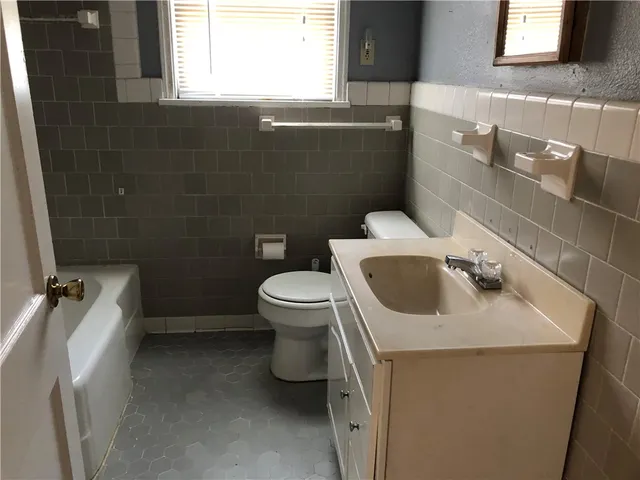 $900 | 2901 South Staples Street, Unit B, Corpus Christi, TX 78404